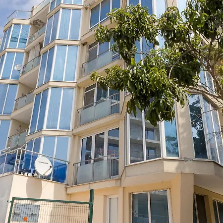 Apartment Kabakum 1br Retreat With Parking, Steps To By Flat Mаnаger *