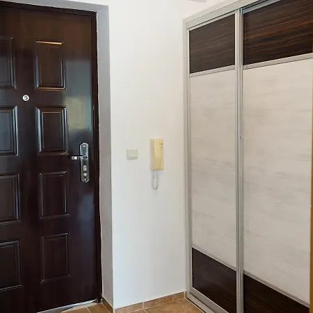Apartment Kabakum 1br Retreat With Parking, Steps To By Flat Mаnаger Warna